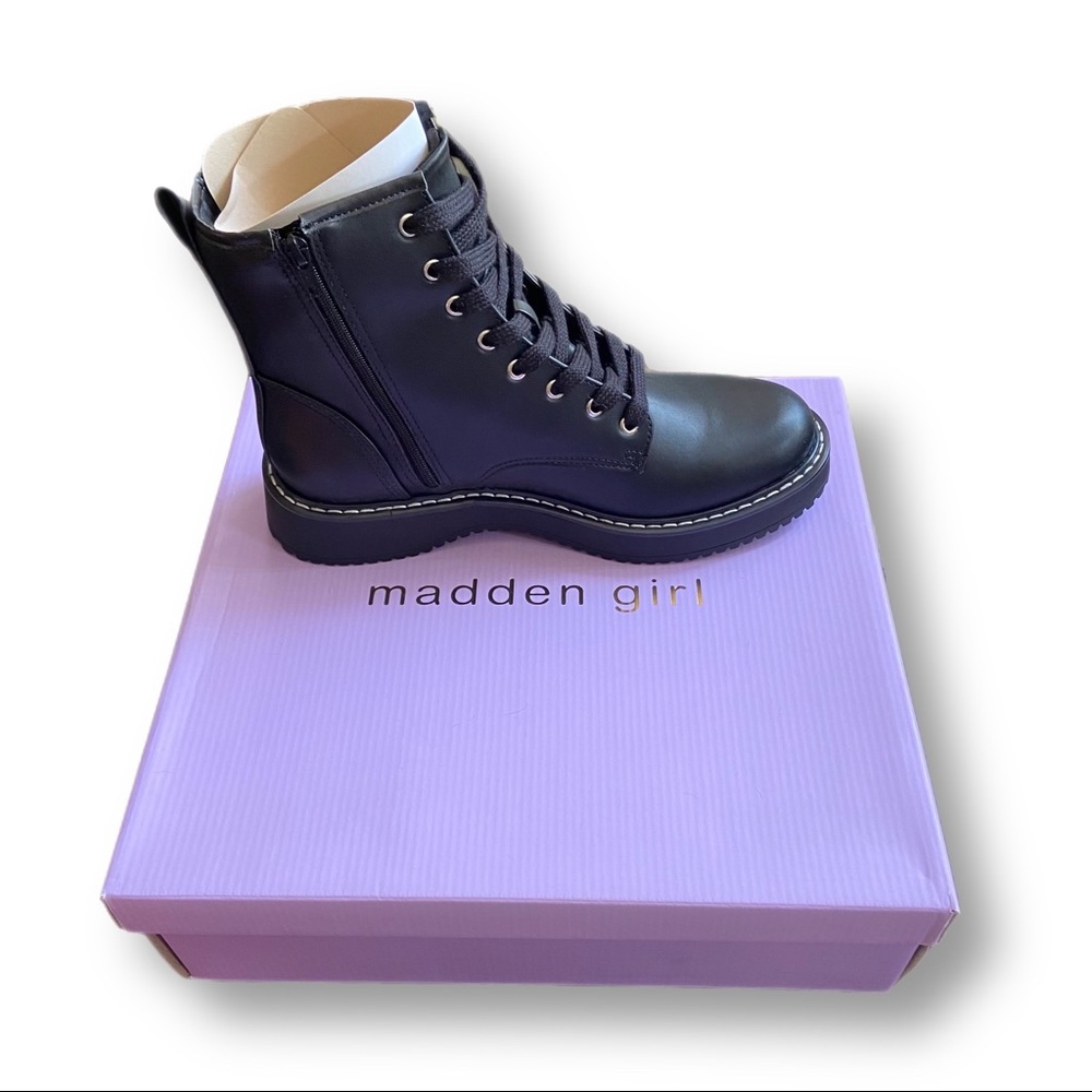 Steve Madden 🌸 Madden Girl Kurtt Lace Up Chunky Combat Boots - Picture 1 of 5